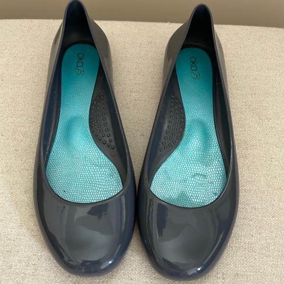Oka B flats- size 9 - Picture 1 of 3